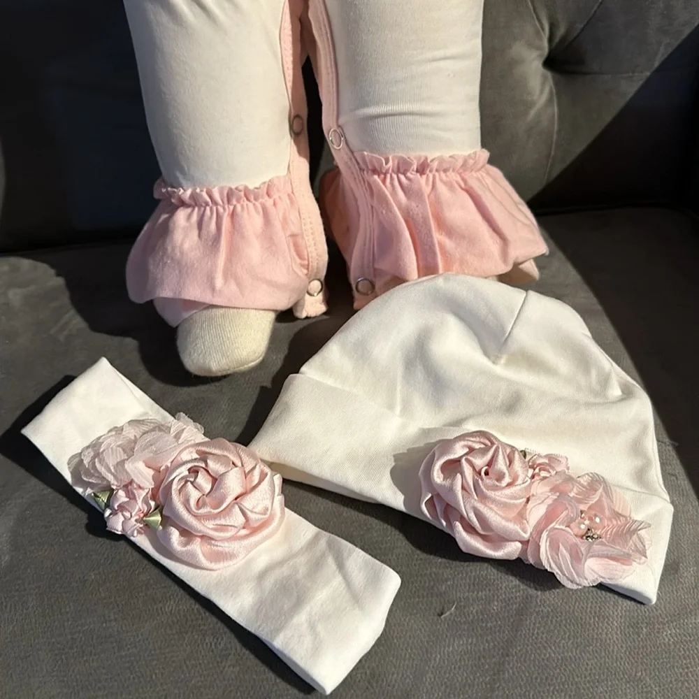 NWOT Posh Baby Blooms Boutique 3 pieces Outfit Size 0-3 months